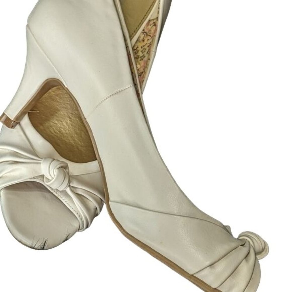AMERICAN EAGLE WHITE HEELS SIZE 10M